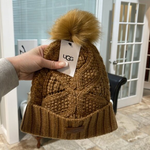 UGG Women's Cable Beanie With Pom - Picture 5 of 7